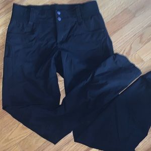 Title Nine Clamber hiking pant4 Black
Elastic waist 
2hand, 2drop & 2zip pockets